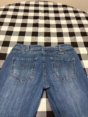 Cowgirl Tuff "Tuff Barbed Wire" Bootcut Jeans Women's Size 31 x 32 Stretch